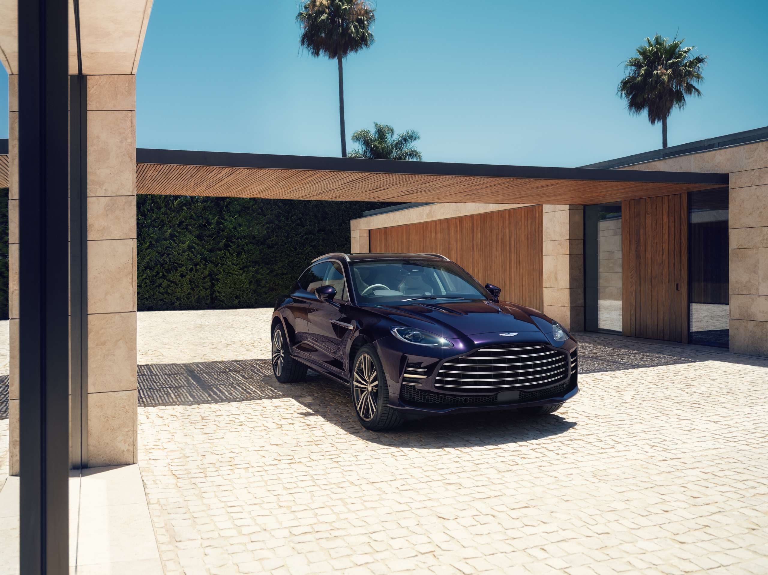 Aston Martin DBX GT: 727 koní v obleku na míru